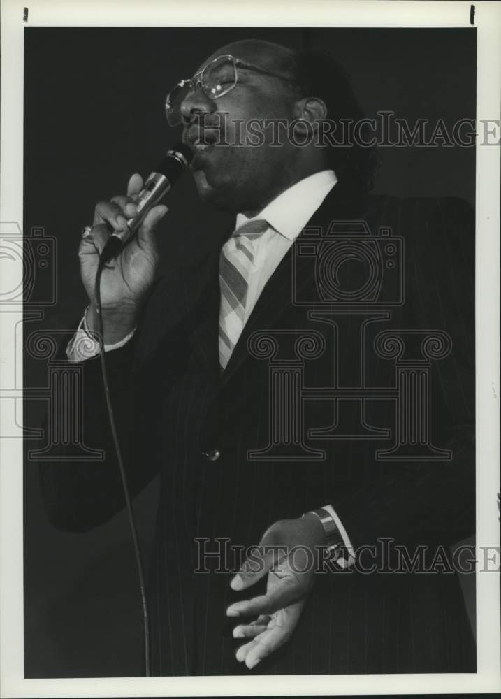 1990 Press Photo Charles Cannon at LeMoyne College Gospel Choir Competition - Historic Images