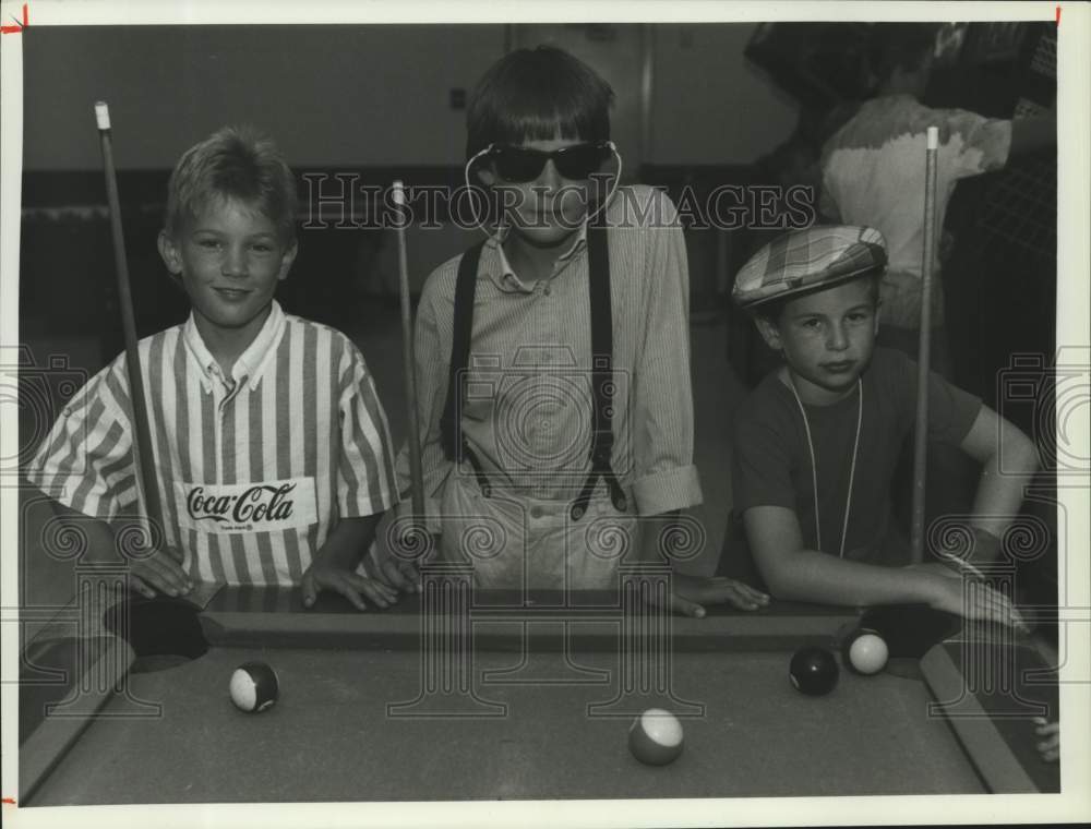 1988 Press Photo Hamilton Street Boys Club Members Playing Pool at Prep Day- Historic Images