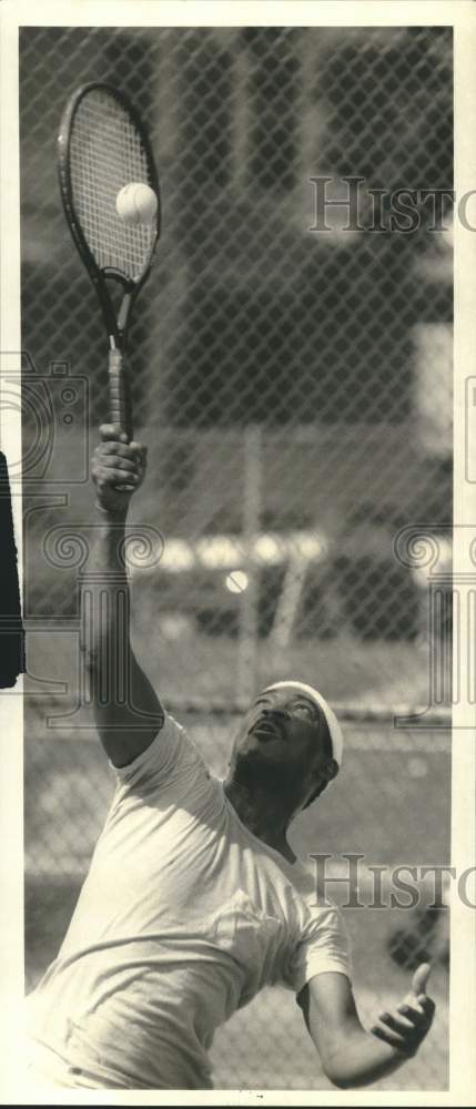 1987 Press Photo Ralph Gladden at Kirk Park Community Tennis Tournament- Historic Images