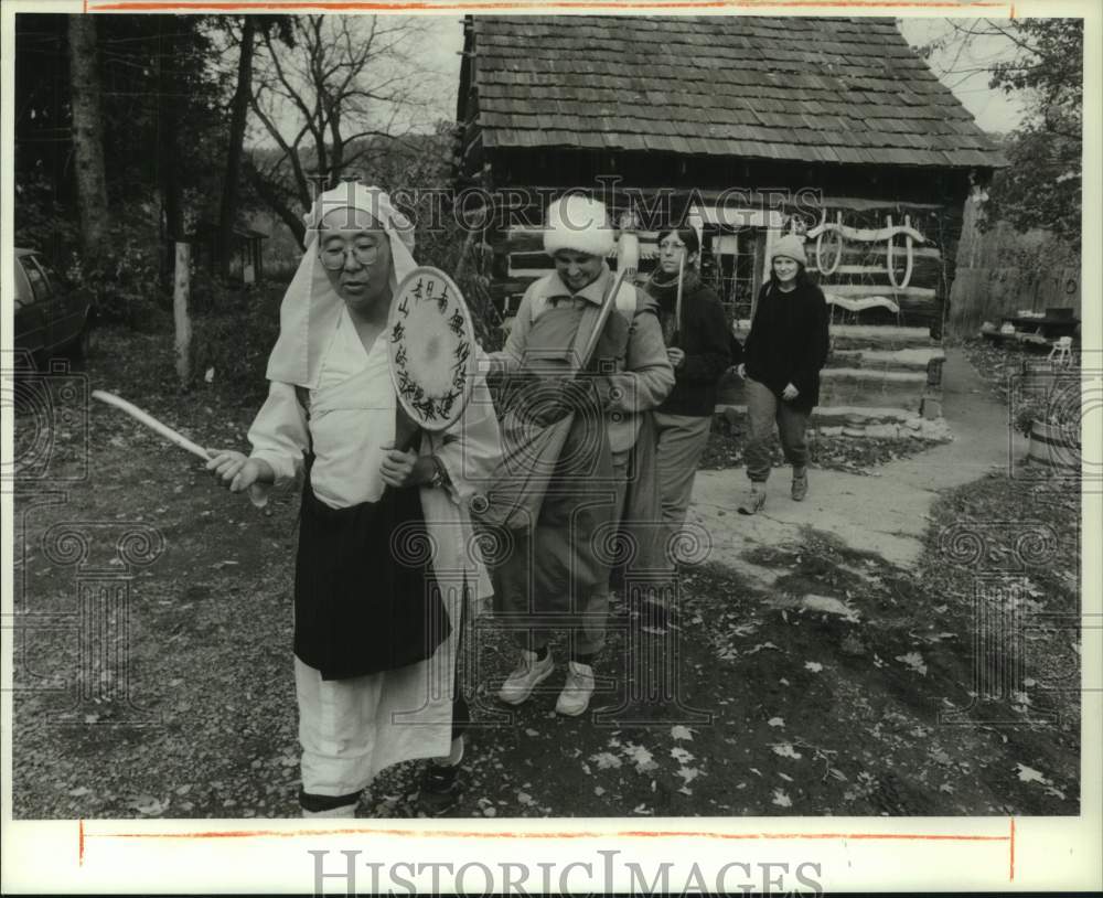 1988 Press Photo Anti-Nuclear Power Plant Peace Walk Marchers at Onondaga Nation- Historic Images