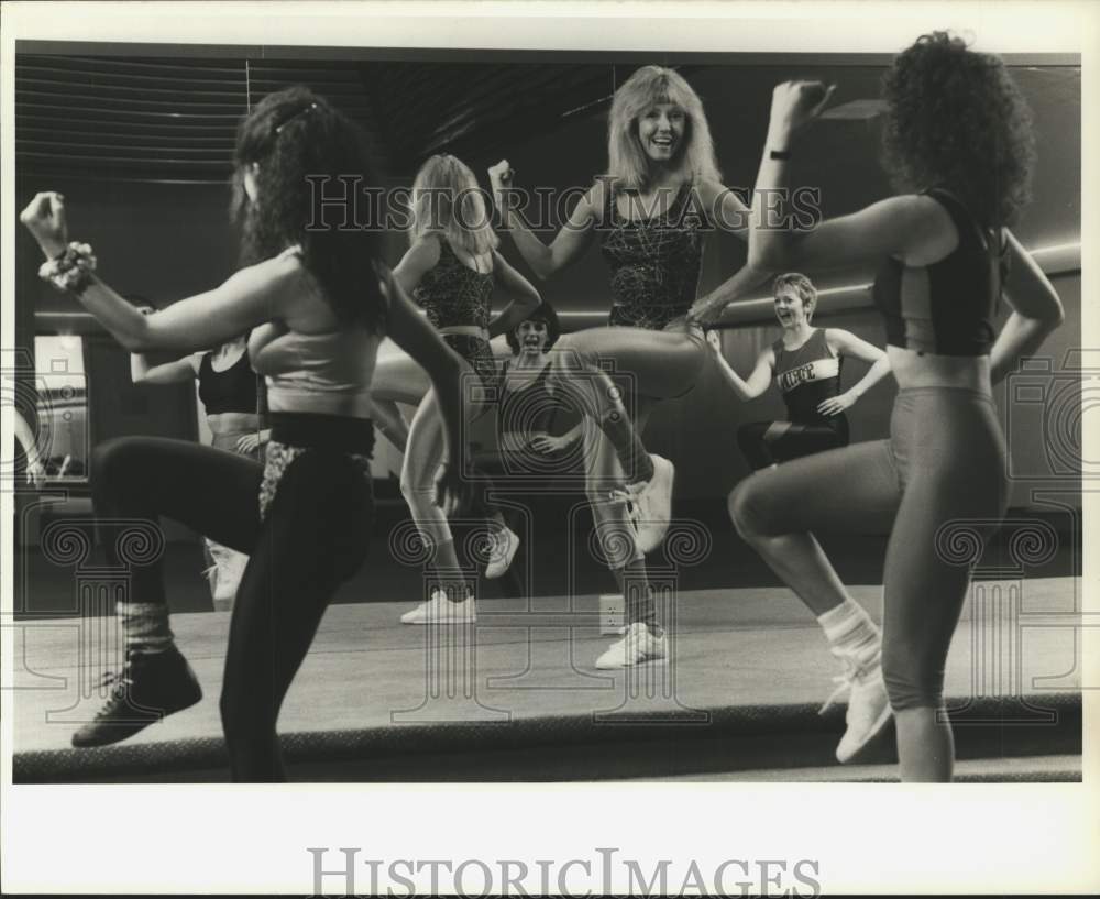 1988 Press Photo Vickie Staples, Aerobics Class Instructor in Liverpool - Historic Images