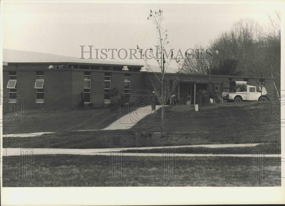 1988 Press Photo Allenwood Federal Prison Camp Living Unit Building Exterior - Historic Images