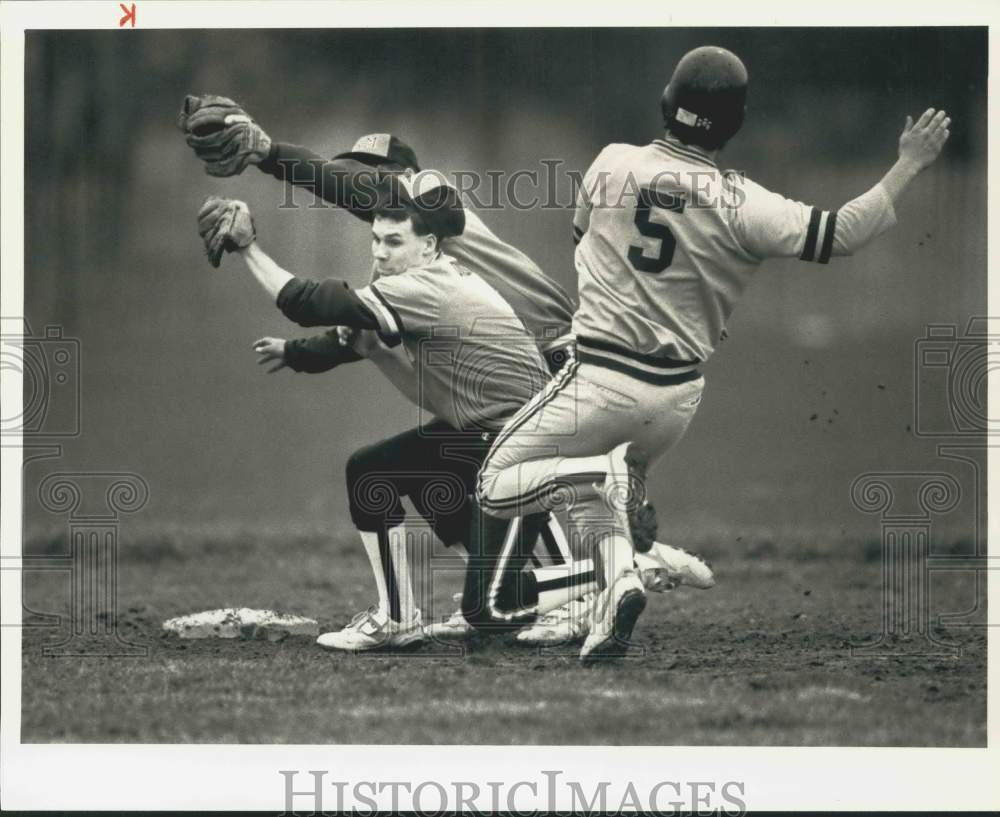 Press Photo East Syracuse Minoa Baseball Second Base Player Terry Dwyer at Game - Historic Images