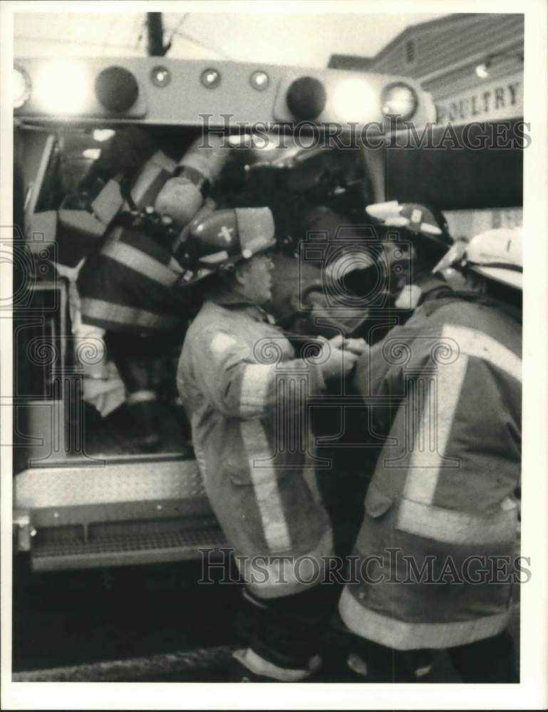 1986 Press Photo Syracuse Firefighters and Chaplain at Eastern Ambulance - Historic Images