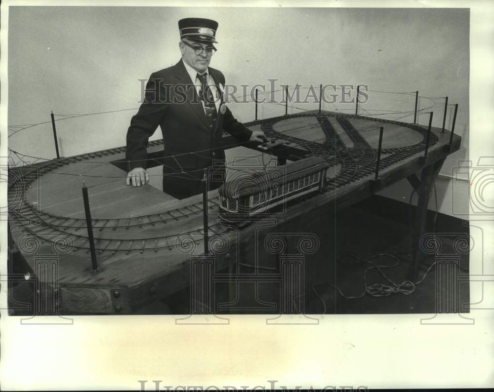 1985 New York-Bob Holt demonstrates a 1950&#39;s trolley replica-Historic Images