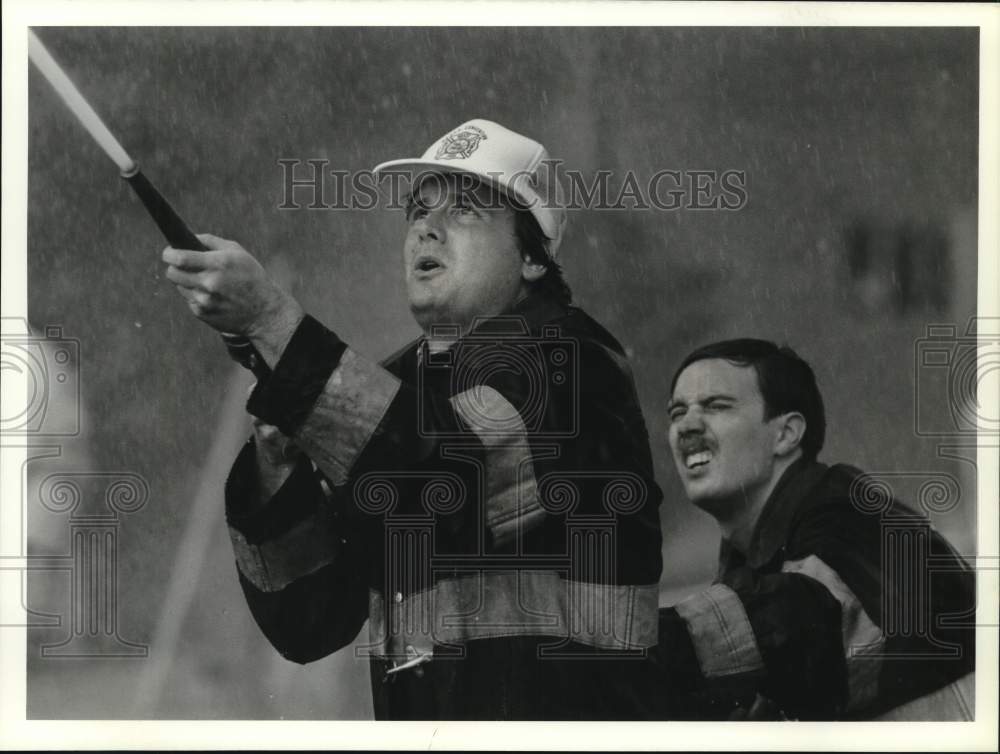 1989 Press Photo Taunton, New York Firefighters at Bellevue Manor Pushball Game - Historic Images