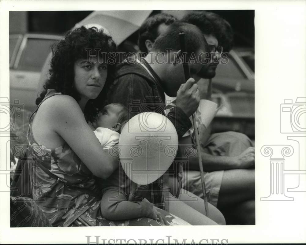 1987 Press Photo Susan Morrin-Gross of Syracuse with daughter, Phoebe at Rally- Historic Images