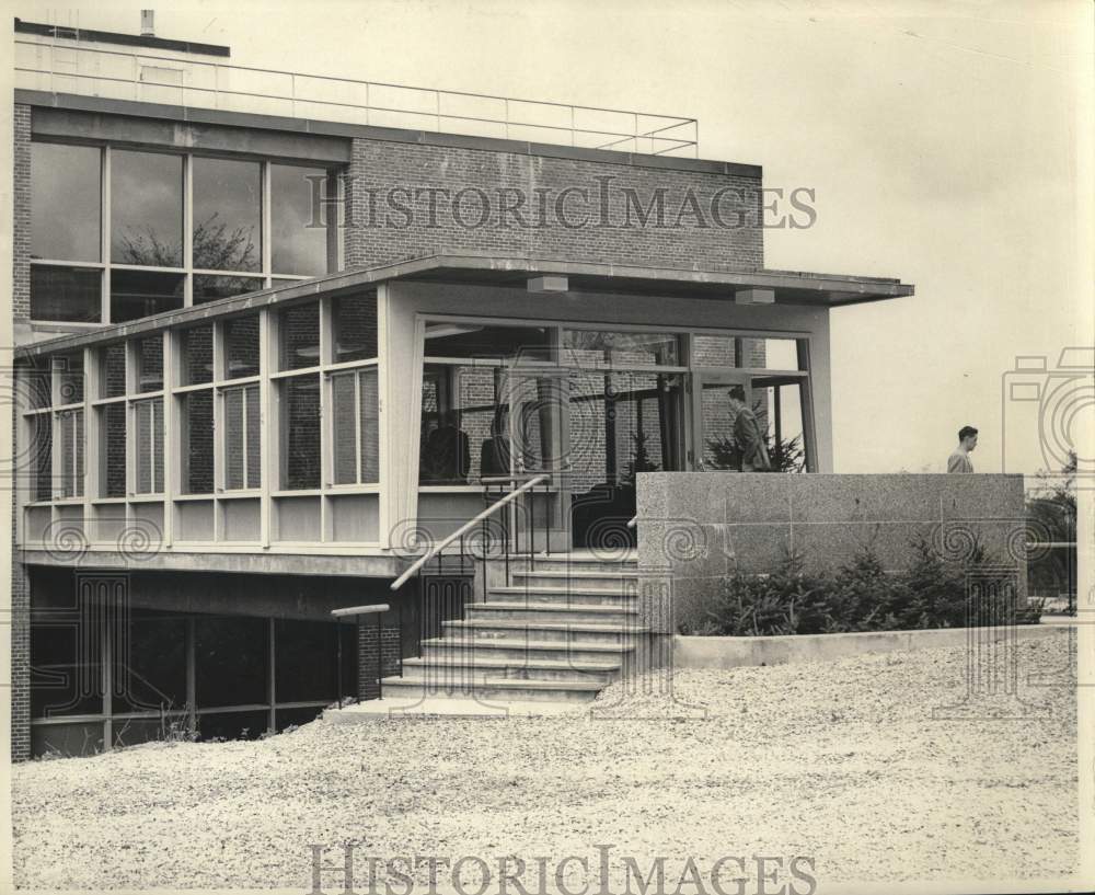 1957 College of Forestry&#39;s Lab Building Entrance-Historic Images