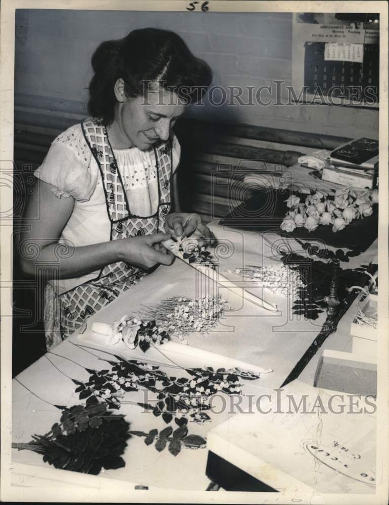 1950 Press Photo Miss Julia Plume decorates Bridal Candles - sya59036 - Historic Images