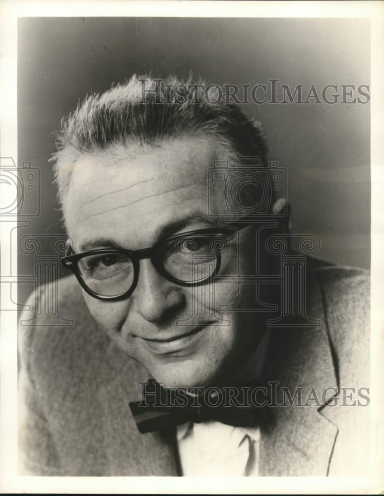 Press Photo Sportscaster Win Elliot in "The Schaefer Circle of Sports" - Historic Images
