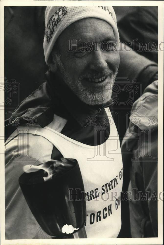 1984 Press Photo Bill Dodd of Rochester at Empire State Games Torch Run - Historic Images