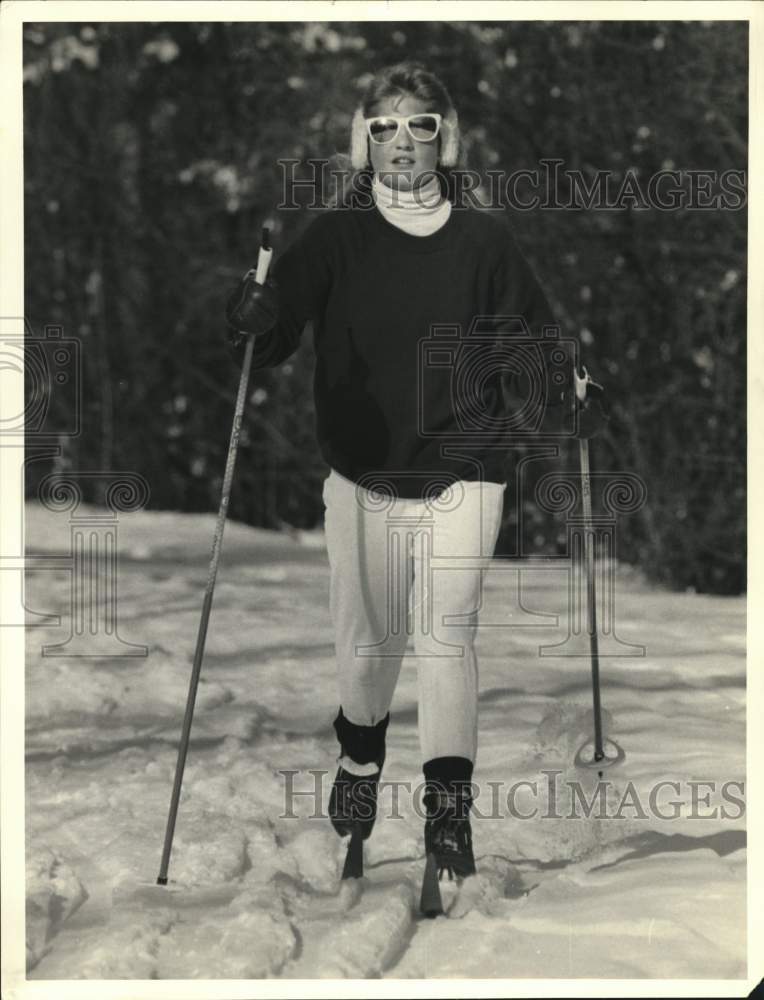 1988 Press Photo Gretchen Groat, from Fayetteville, Skiing at Green Lakes Park - Historic Images