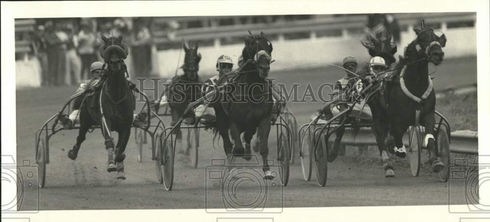 1986 Press Photo Syracuse Mile at the New York State Fairgrounds, Horse Racing - Historic Images