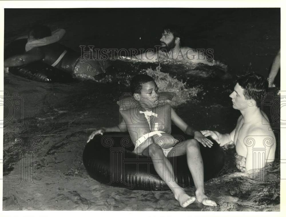 1989 Press Photo James Green helped by Adam Niland at Dunbar Center in Pool - Historic Images