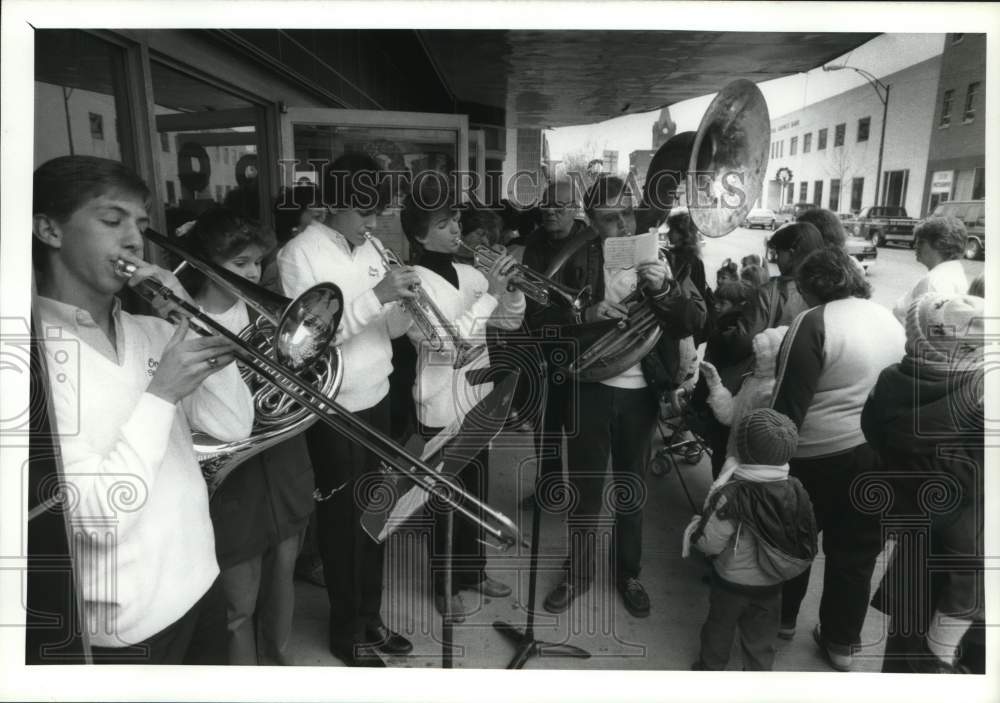 1988 Press Photo Oneida High Marching Band perform outside the Civic Center- Historic Images