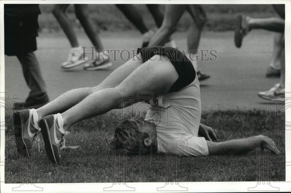 1984 Press Photo Terry Morrison of New York Telephone warms up before Race - Historic Images