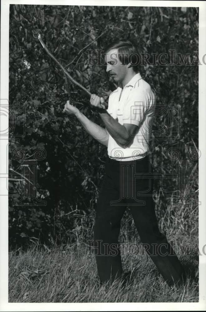 1986 Press Photo Terry Burnett, Dowser - sya64515 - Historic Images