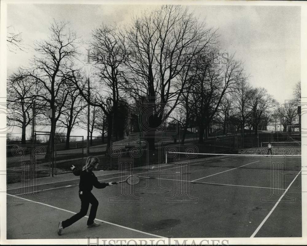 1983 Press Photo Tennis Players at Schiller Park Tennis Court - sya65171 - Historic Images