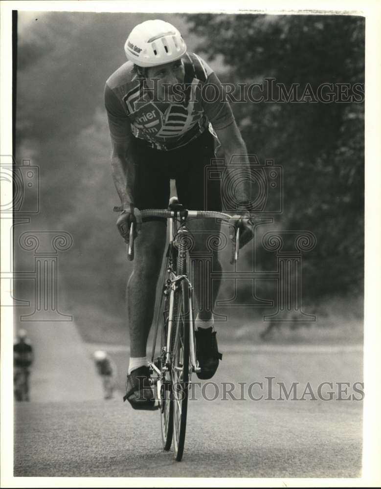 Press Photo Ken Fagut on Swartout Road During Great Race in Auburn, New York - Historic Images