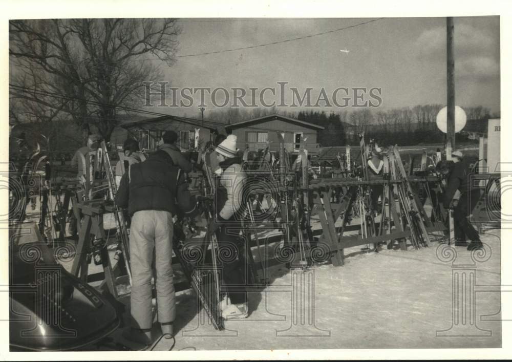 1986 Press Photo Skiers at Greek Peak Ski Center in Virgil, New York - sya66882- Historic Images