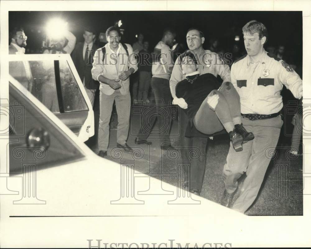 1986 Press Photo Officers Arrest South Africa Protester at Cornell University- Historic Images