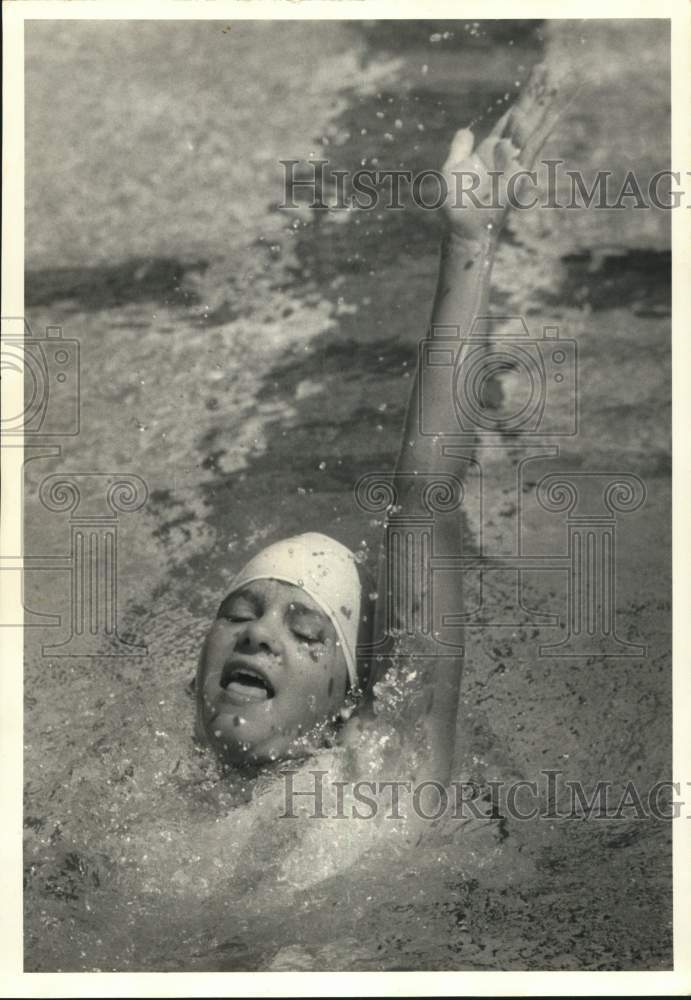 1985 Press Photo Swimmer Anna Michener Competes in CANUS Games in Auburn- Historic Images