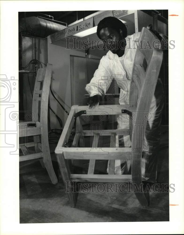 1991 Press Photo Auburn Correctional Facilities inmate Donovan Reeves working - Historic Images