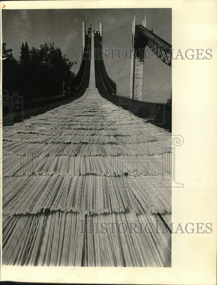 1983 Press Photo Plastic Material Serves as Fake Snow on Lake Placid Ski Jump - Historic Images