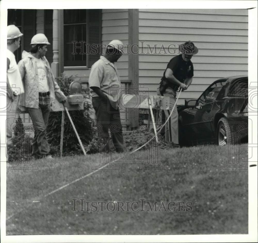 1990 Press Photo Clay-Auto slams into side of home rupturing gas lines. - Historic Images