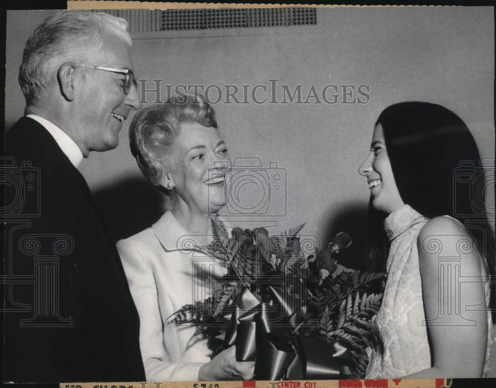 1971 Press Photo Rhea M. Eckel at Honors Presentation with Officials - sya76183- Historic Images