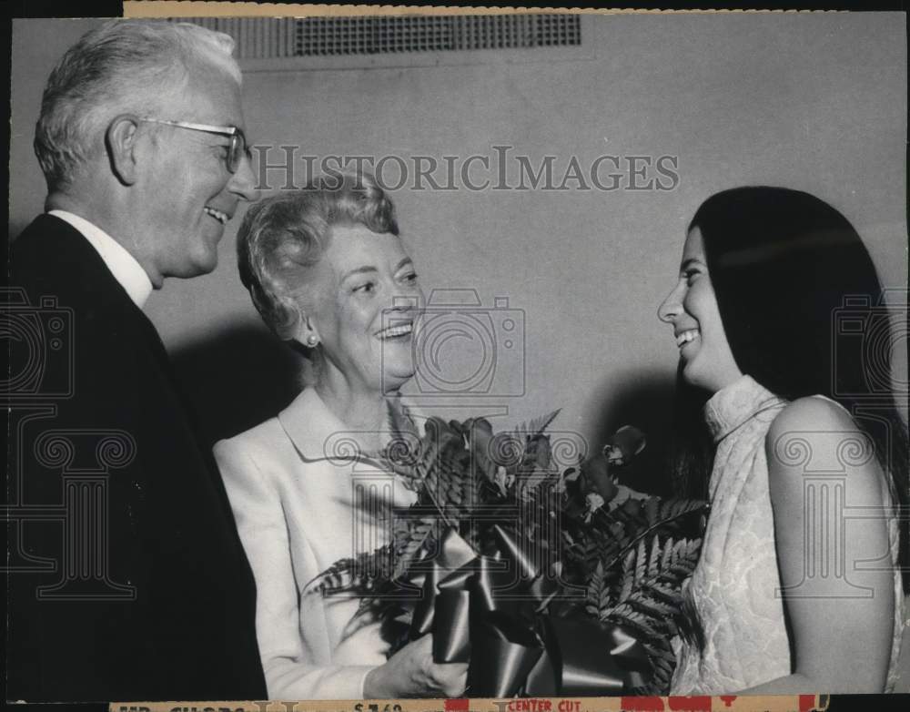 1971 Press Photo Rhea M. Eckel at Honors Presentation with Officials - sya76183- Historic Images