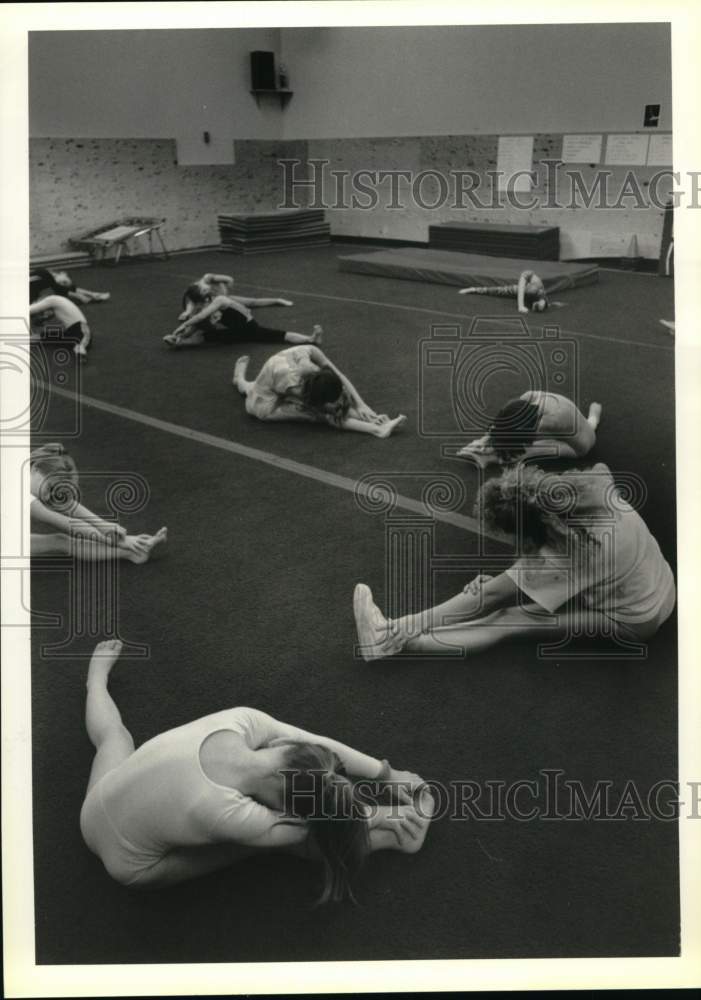 Press Photo Students Stretching at Exercise Class - sya76386- Historic Images