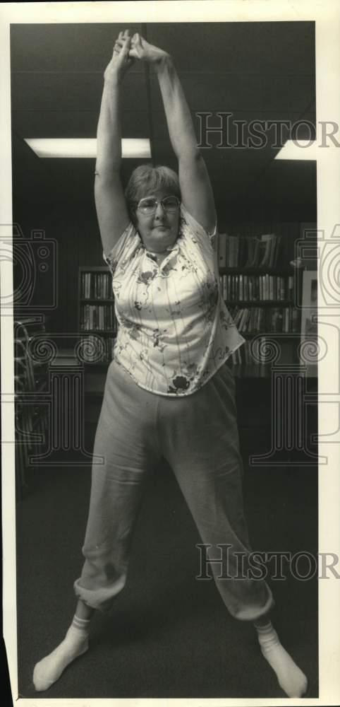 1987 Press Photo Nancy Seagfrid at East Syracuse Library Senior Exercise Class- Historic Images