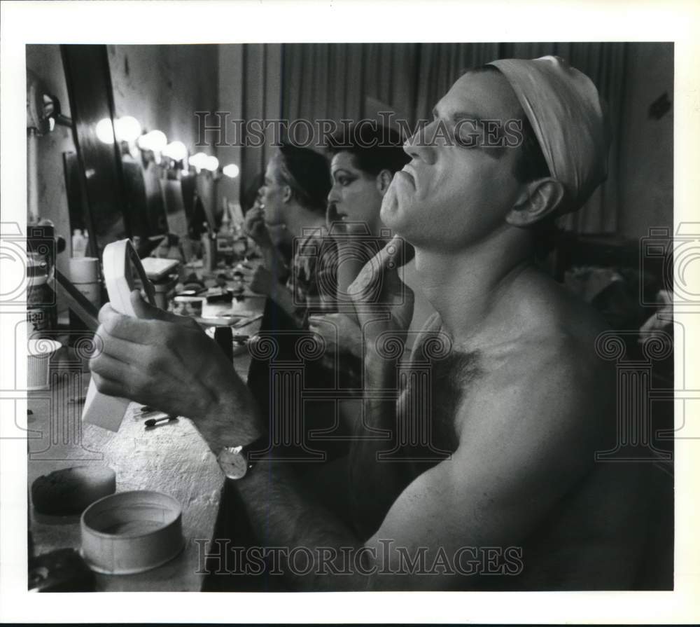 1990 Press Photo Actor Mike Spinoso at Salt City Center for the Performing Arts - Historic Images