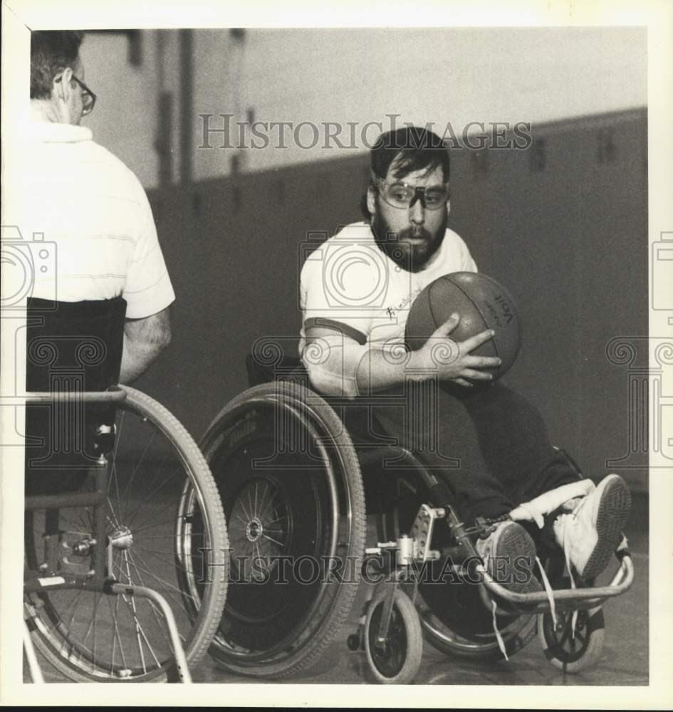 1988 Press Photo Syracuse Flyers Basketball Player Jim Babel with John Shea- Historic Images
