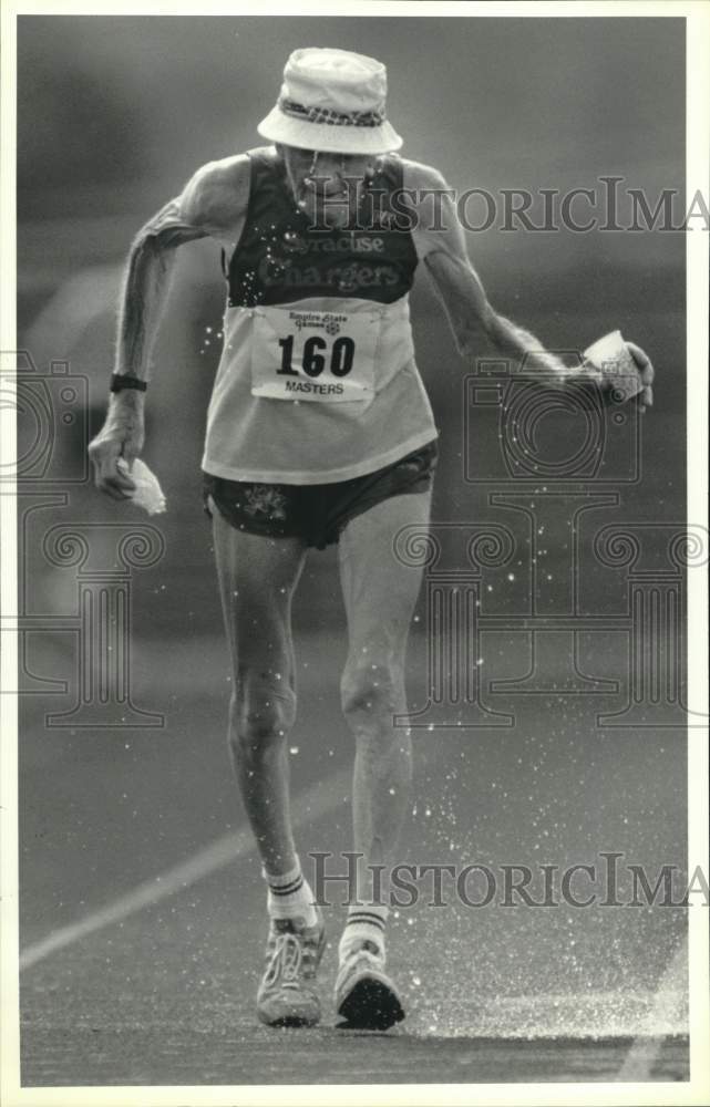 1990 Press Photo Charles Hackenheimer in Empire State Games running for Masters - Historic Images