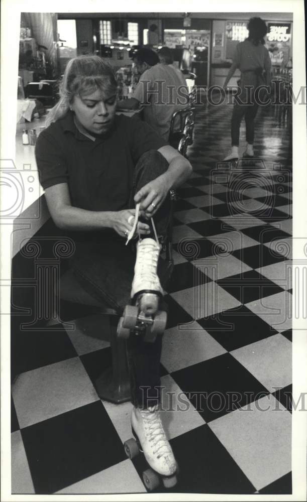 1988 Press Photo Kate Moulton puts on Roller skates for Salt City Diner work- Historic Images