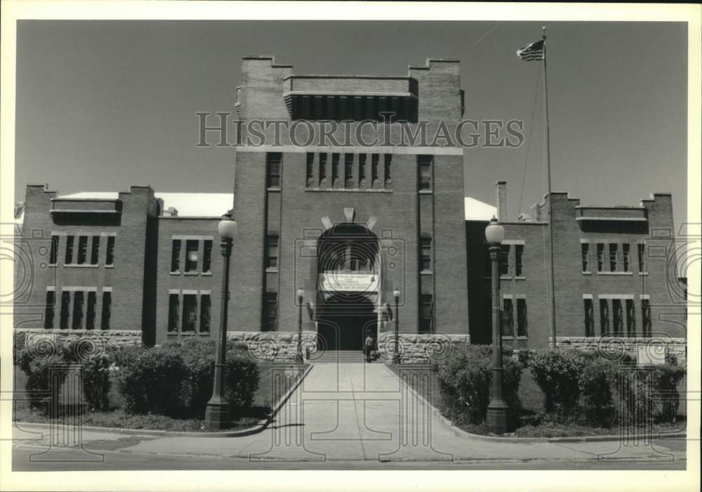 1990 Press Photo Entrance to Armory, Exterior of Building, New York - sya85027 - Historic Images