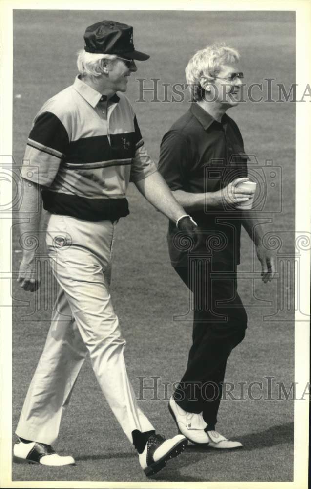 1989 Press Photo Dean Young, John Hart, Walk Fairway of Golf Course - sya85495 - Historic Images