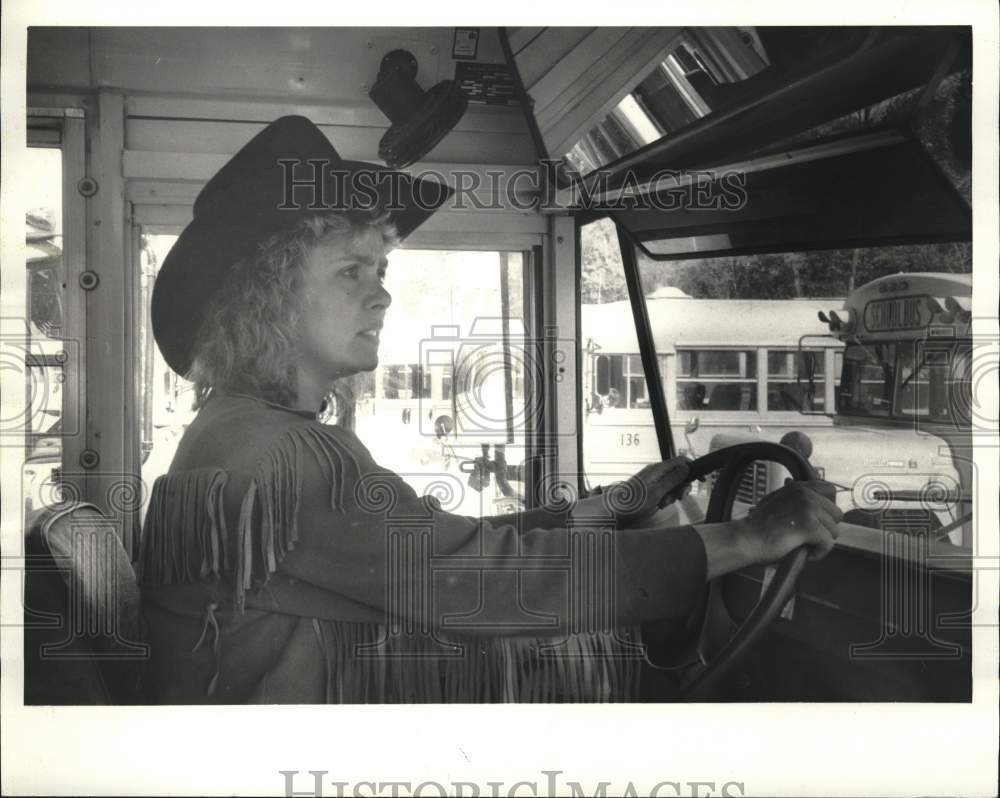 1987 Press Photo New York-Louise Angers drives in School Bus Rodeo contest- Historic Images