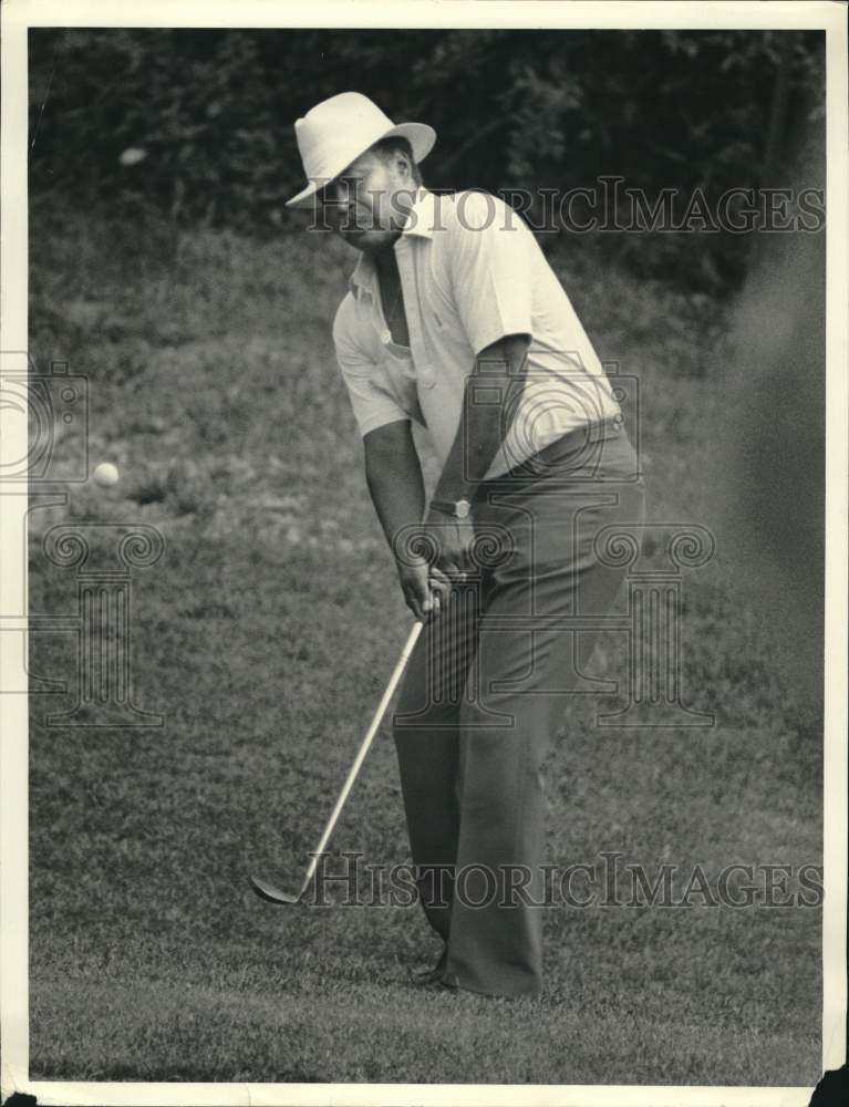 1987 Press Photo Howard Pierson plays Golf at Lafayette Country Club, New York- Historic Images