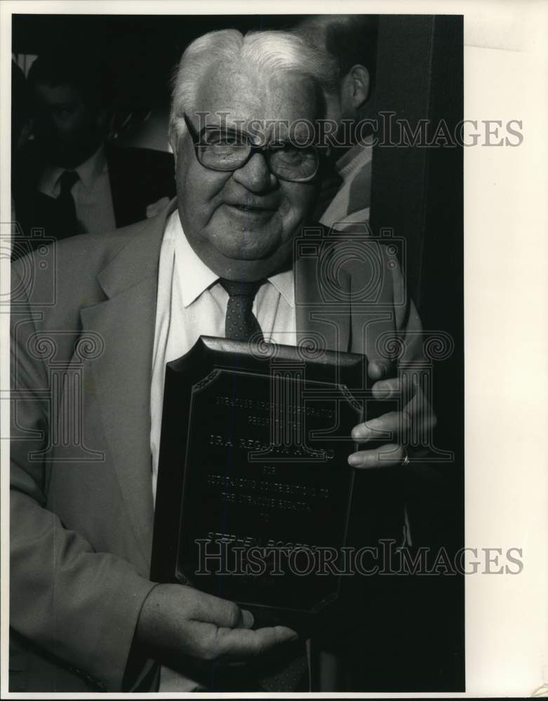 Press Photo Stephen Rogers holds Award from IRA Regatta - sya86933 - Historic Images