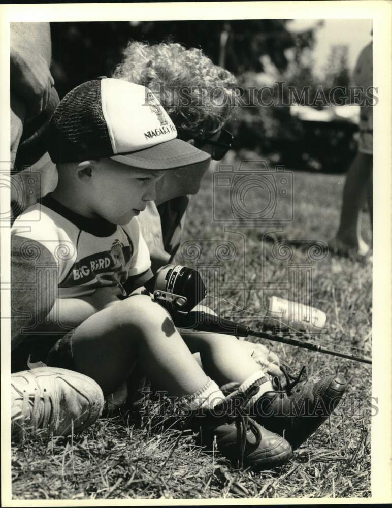 1988 Press Photo Greg Haney fishes at Carpenter&#39;s Brook Fish Hatchery, New York - Historic Images