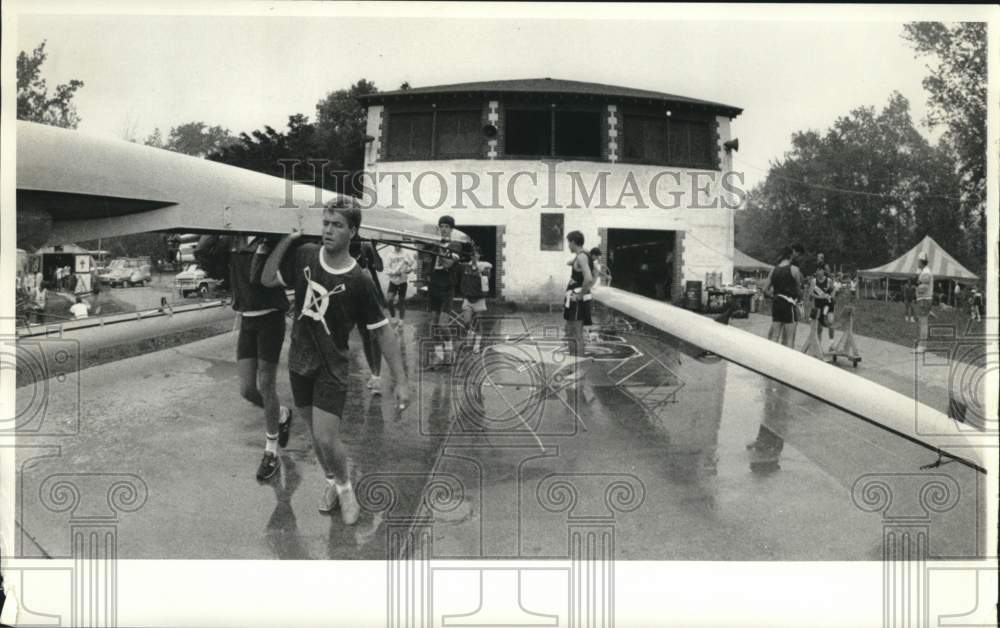 1986 Press Photo Crew readies Shells at Boathouse for IRA Regatta, Onondaga Lake - Historic Images