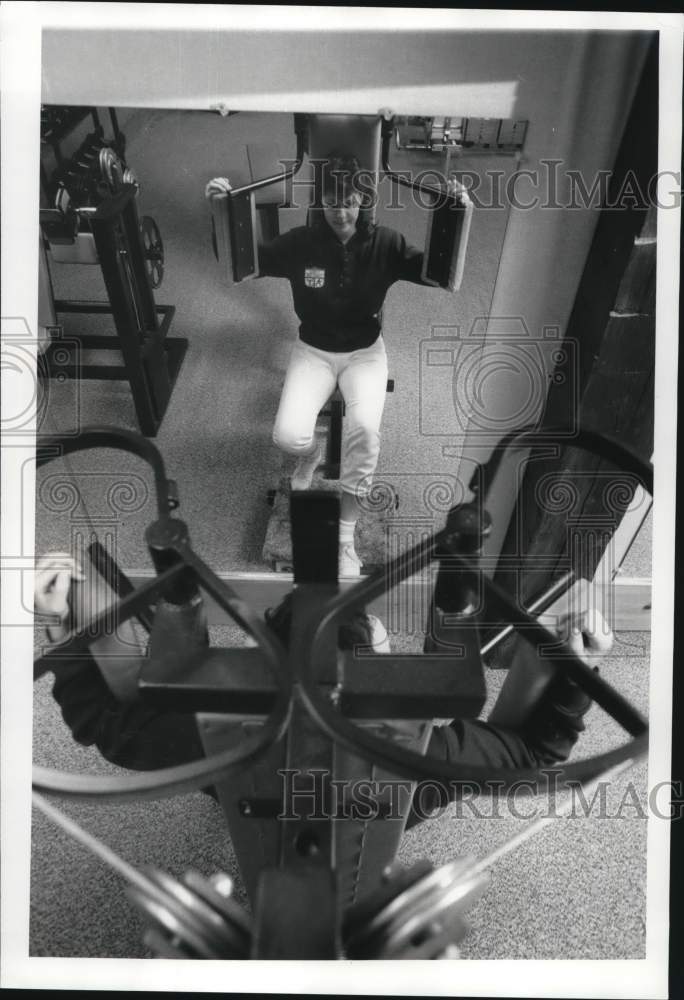 1987 Press Photo Sherrill-Marylee Wright, working out at Fitness Connection - Historic Images