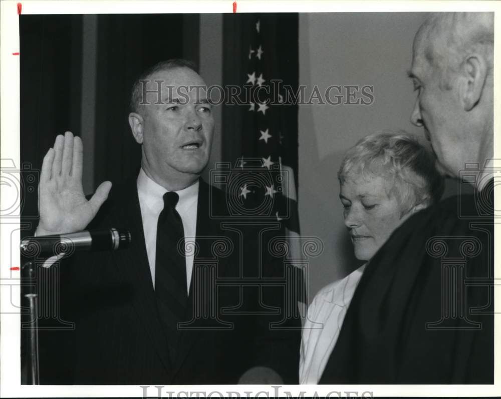 1990 Press Photo Bernard Mahoney sworn in as Common Councilor with Wife- Historic Images