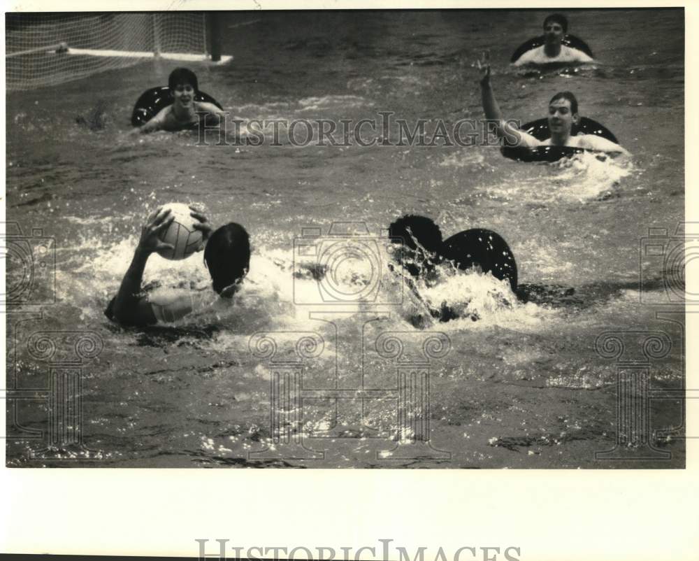 1984 Press Photo Boys play water polo in Nottingham High School Max Newman Pool. - Historic Images