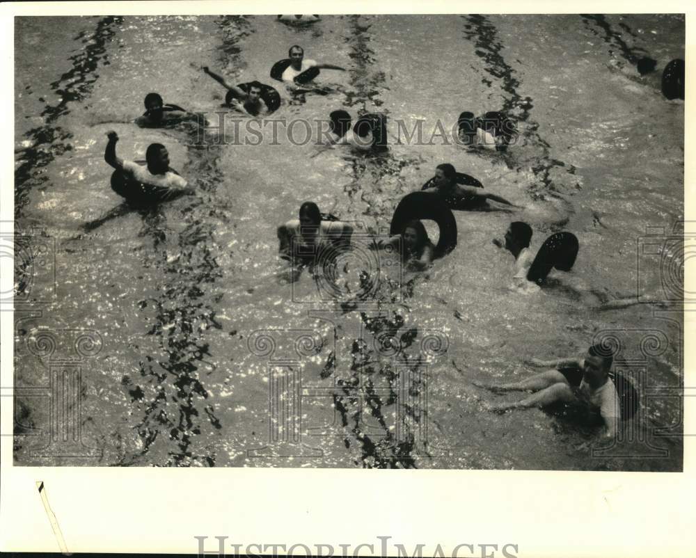 1984 Press Photo Students Swimming at Nottingham High School Max Newman Pool- Historic Images