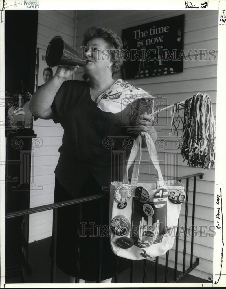 1992 Press Photo Shirley Jefferson with Republican Clothing and Memorabilia- Historic Images