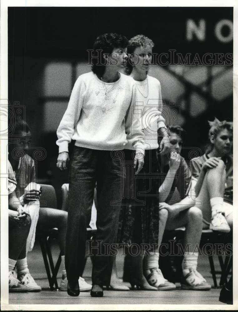 1987 Press Photo Syracuse University Bball Coaches Barb Jacobs, Fran Clemente - Historic Images